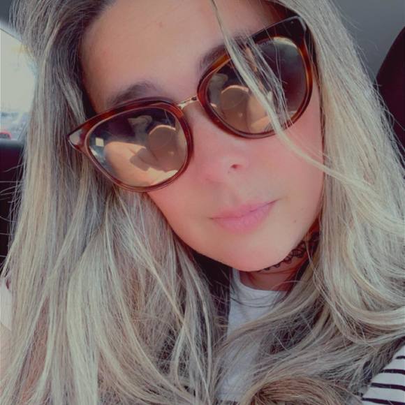 Meet your Posher, Courtney - Picture 1 of 1